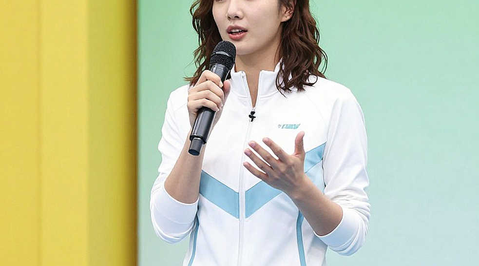 Zheng Qinwen hạ Svitolina ở tứ kết Trung Quốc Mở rộng: bảng xếp hạng nói một đằng, mặt sân nói một nẻo