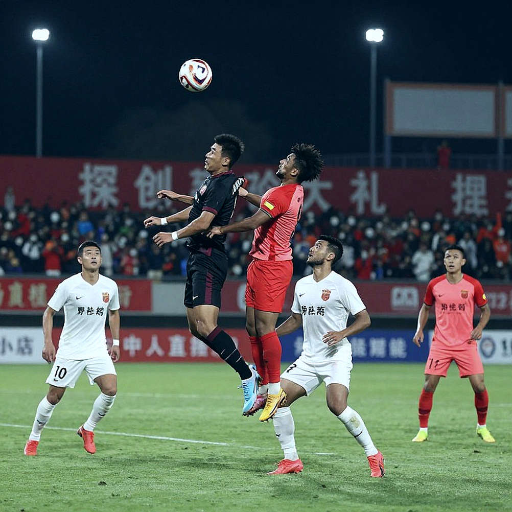 Coach Dinh Hong Vinh: Losing both central midfielders, U23 Vietnam remain ready for Asiad 2026 quarterfinal Coach Dinh Hong Vinh: Losing both central midfielders, U23 Vietnam remain ready for Asiad 2026 quarterfinal