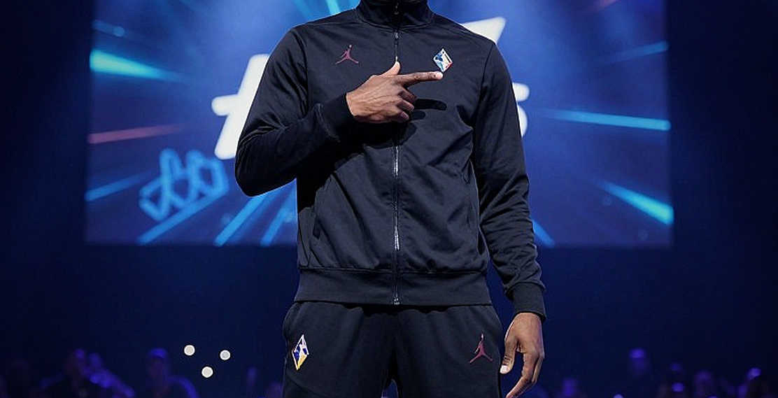 Stephen Curry và khoảng trống 55 triệu USD: Khi hợp đồng không còn là câu chuyện ở lại Stephen Curry và khoảng trống 55 triệu USD: Khi hợp đồng không còn là câu chuyện ở lại