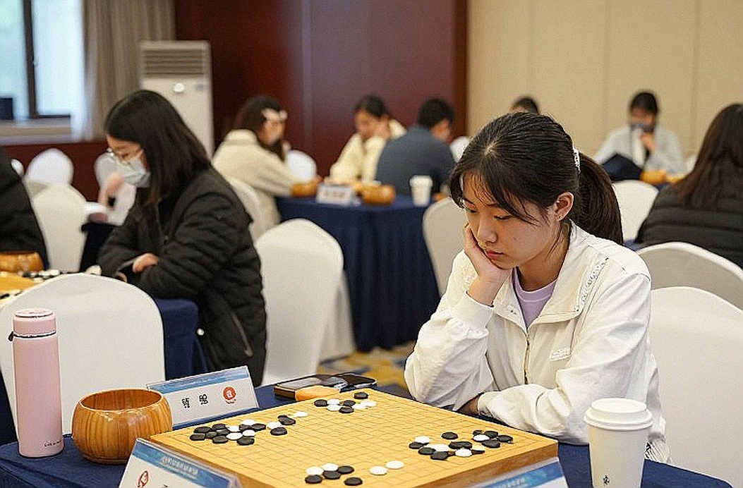 Olympiad Samarkand “phá kỷ lục”: tiêu đề hứa một đằng, thân bài giao một nẻo Olympiad Samarkand “phá kỷ lục”: tiêu đề hứa một đằng, thân bài giao một nẻo