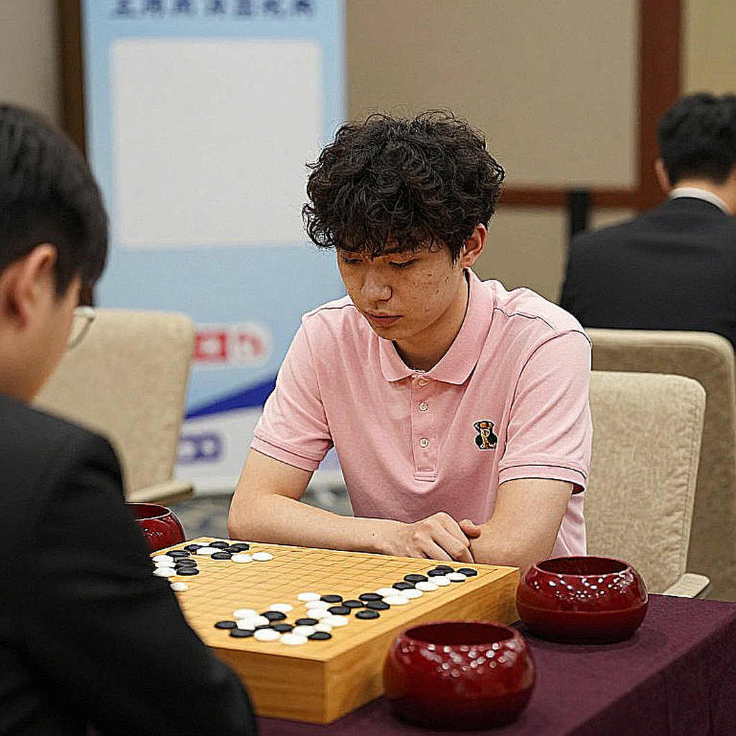 GCL 2026: Nepomniachtchi suýt lật đổ Carlsen trước khi hạ Sindarov bằng đồng hồ