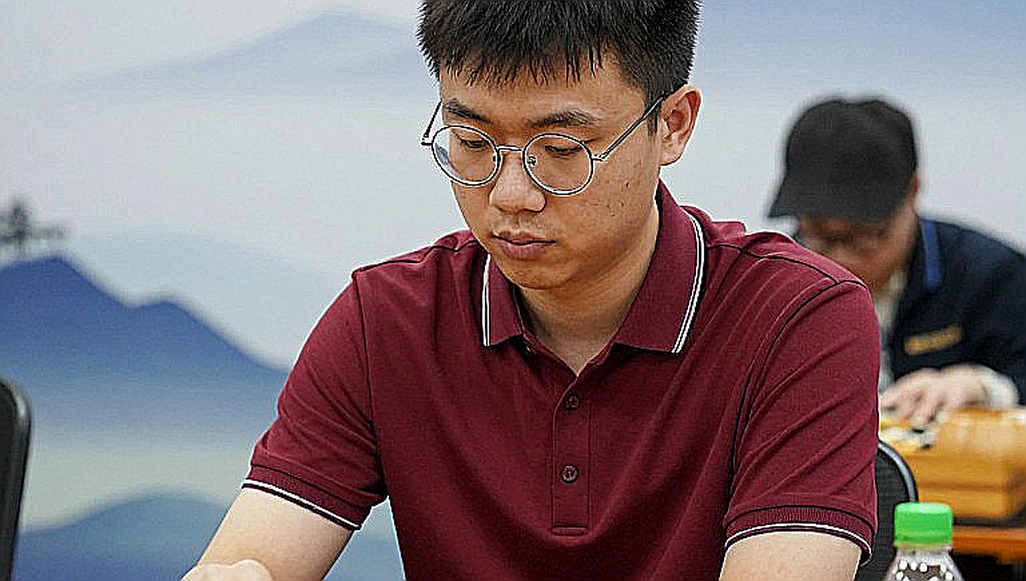Gray khoác áo RRQ chưa đầy hai tháng sau ngày giải nghệ: điều gì thật sự nằm sau một tấm ảnh đại diện