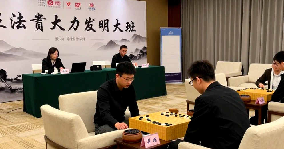 Tai Nghe, Play Along Và Khu Hội Chợ: Cờ Vua Đang Học Cách Mở Cửa Khán Đài