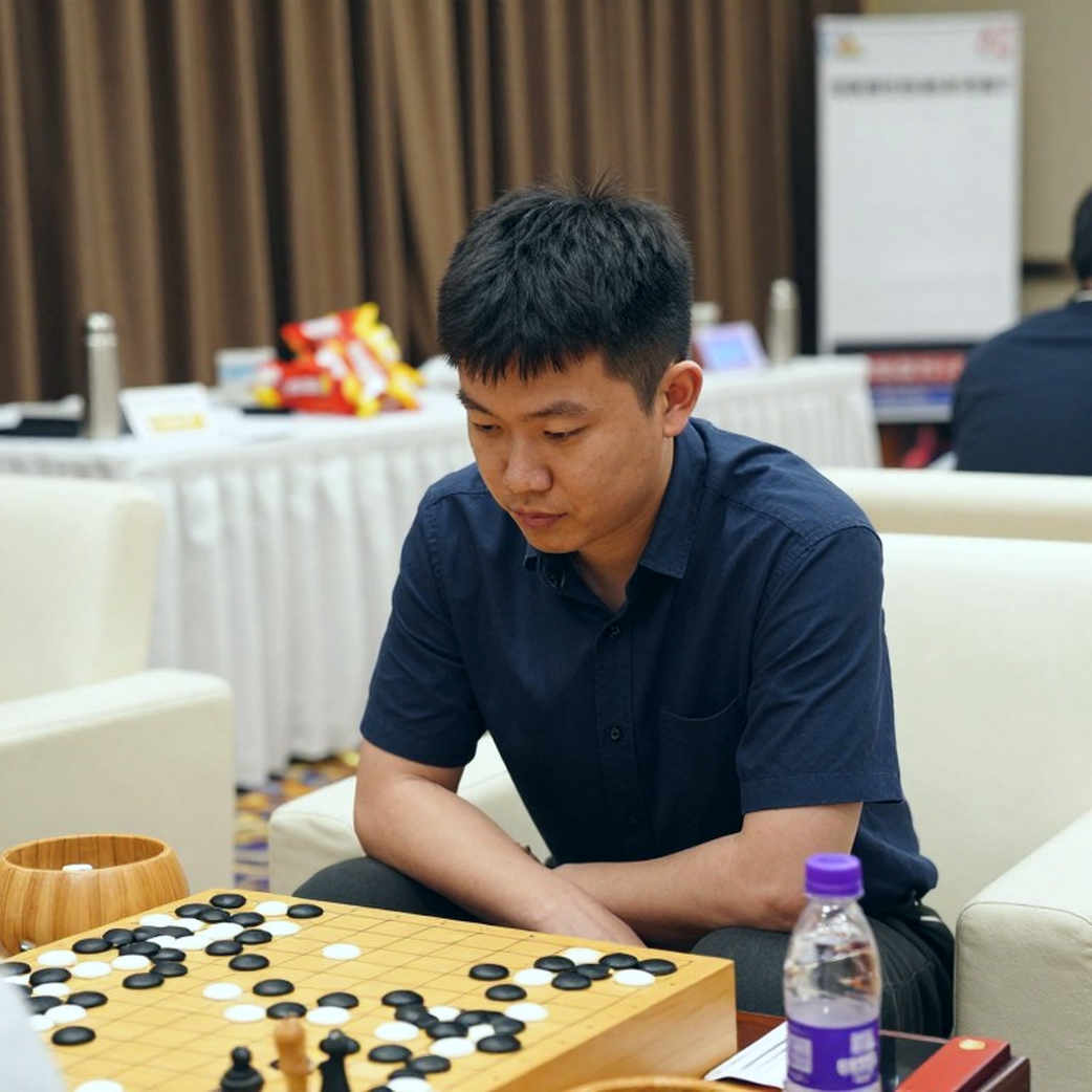GCL 2026: Nepomniachtchi khiến Carlsen toát mồ hôi trước khi hạ Sindarov bằng đồng hồ