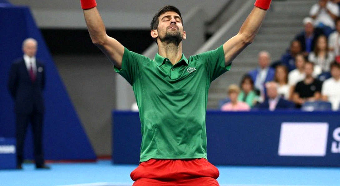 Osaka và bộ trang phục tri ân Iverson: Chiến thắng hai loạt tie-break ẩn chứa tín hiệu gì?