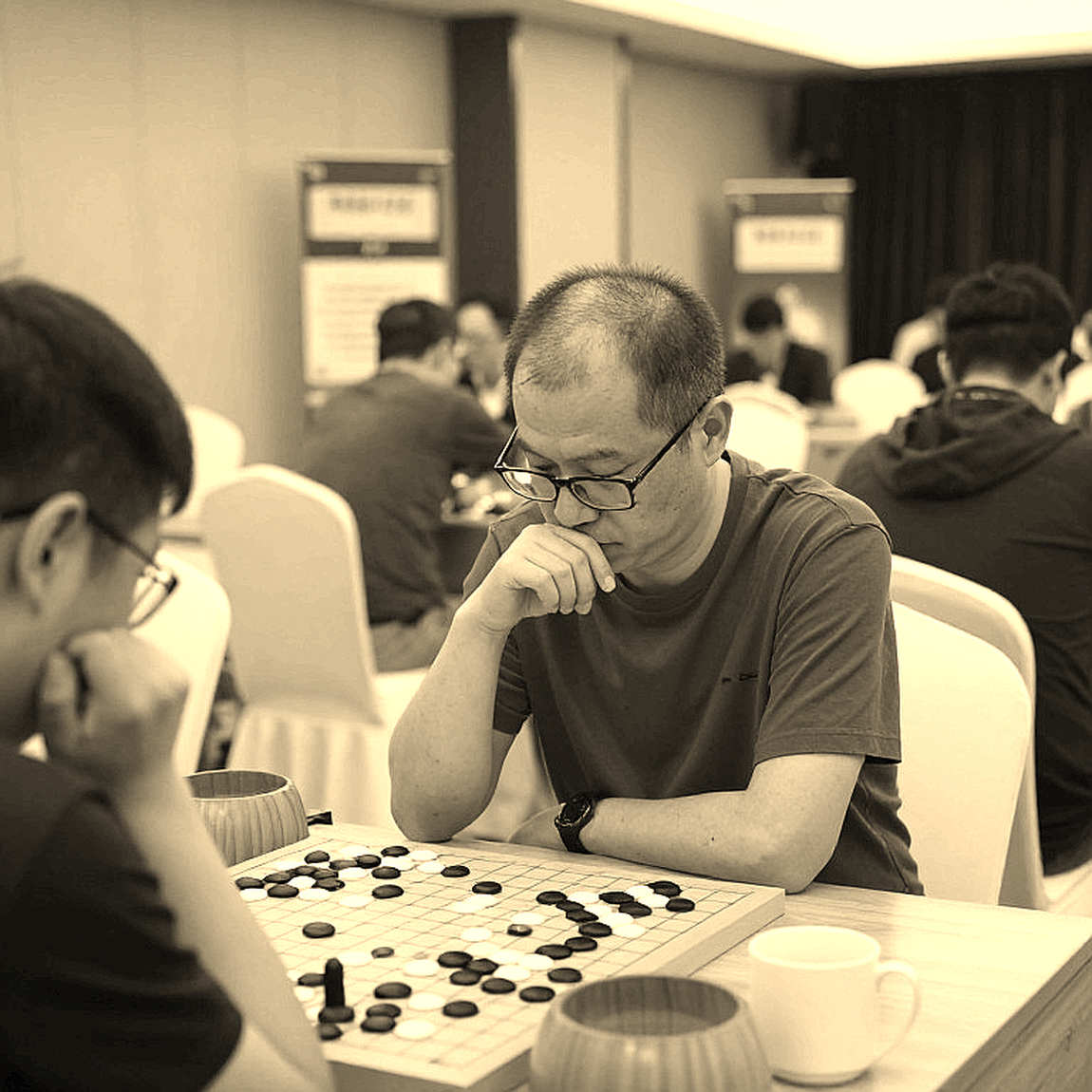 GCL 2026: Nepomniachtchi gây sức ép lên Carlsen, vượt qua Sindarov trên đồng hồ