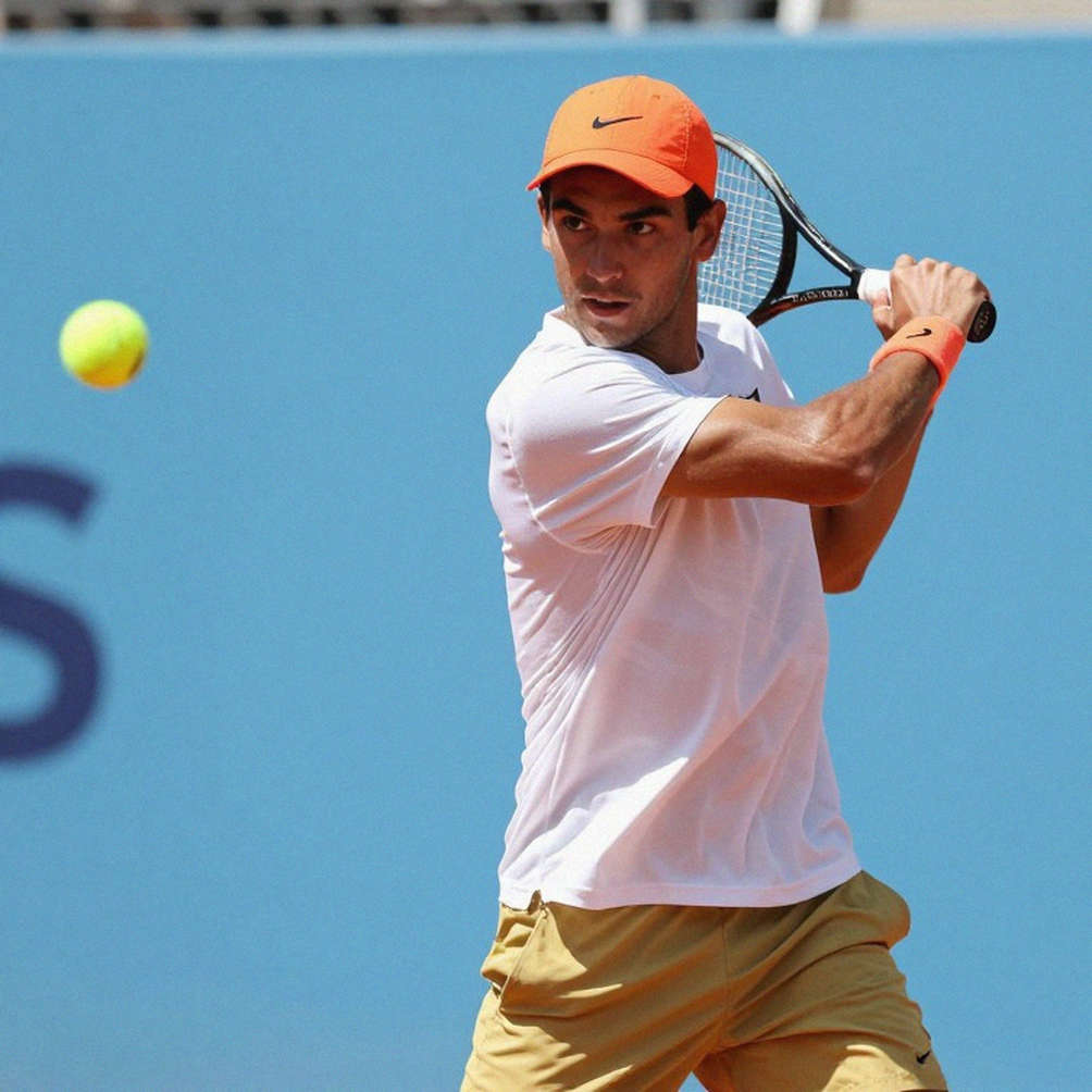 Tennis Match Analysis: Lack of Information in Provided Analysis, Cannot Evaluate Player Tactics or Data in Detail