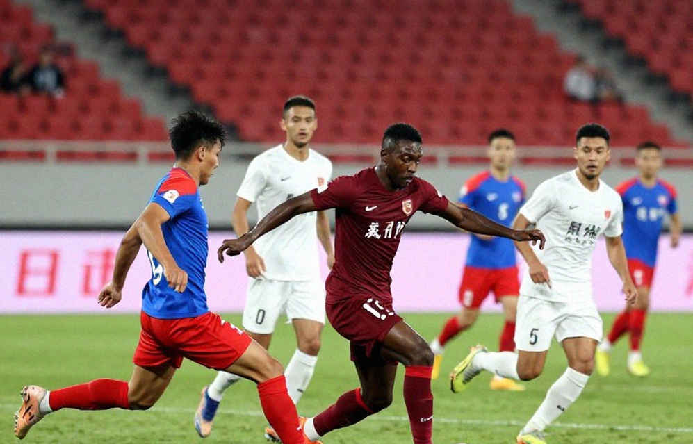 De Roon đến Roma: Bản hợp đồng thầm lặng của một kẻ lữ hành kỳ cựu