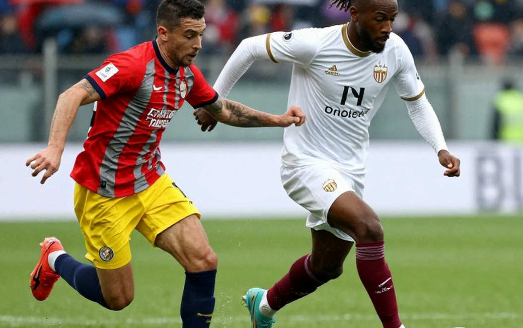 Cái ngưỡng vô hình của V-League: Đọc một mùa giải qua biên bản kỷ luật Cái ngưỡng vô hình của V-League: Đọc một mùa giải qua biên bản kỷ luật
