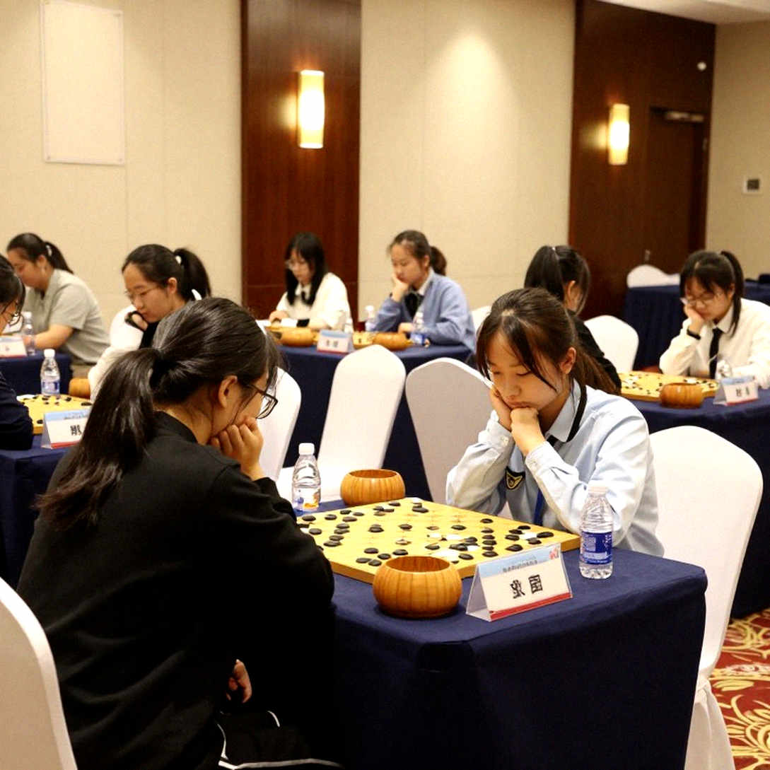 ChessBase số 225: Một tiêu đề về Cúp Câu lạc bộ châu Âu, một trang bán thói quen tập luyện